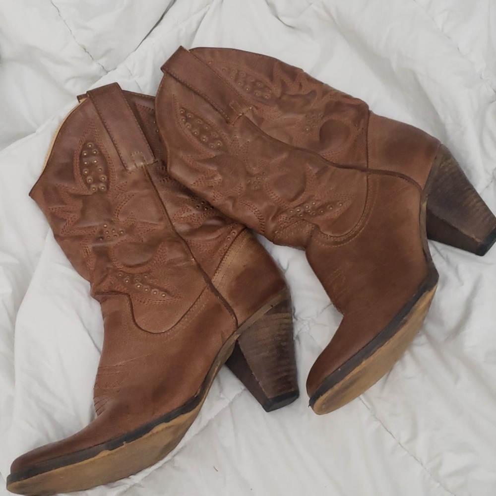 Heeled cowgirl boots